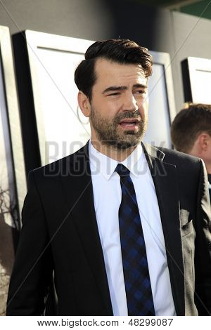 LOS ANGELES - heinä 15: Ron Livingston saapuu Cinerama Dome-o 