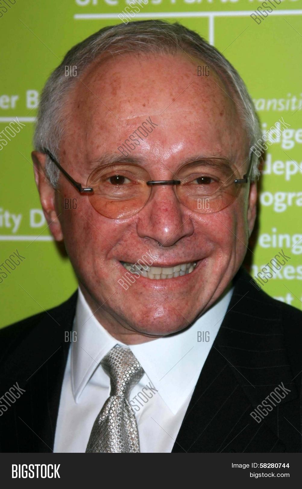stewart resnick net worth - Ilustrasi 2