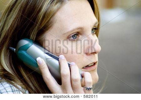 Taler i telefon