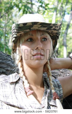 Seksualne blondynka w Cowpuncher tkaniny