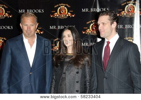 Kevin Costner with Demi Moore and Dane Cook at the ShoWest 2007 Photocall For MGM's 