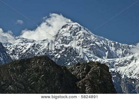 Denali Mt Mckinley Dağı bulutlar ile