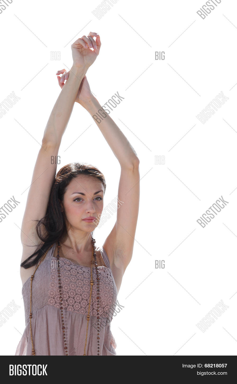 Скрещенные руки над головой. Девушка со скрещенными над головой руками. Сложенные ладони. Девушка сложила руки над головой. Скрещенные руки над головой.