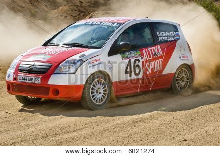 Rostov, Rusko - 27. července: Ilja Voron disky Citroen auto během Rostov Velikiy ruské Rally Champ