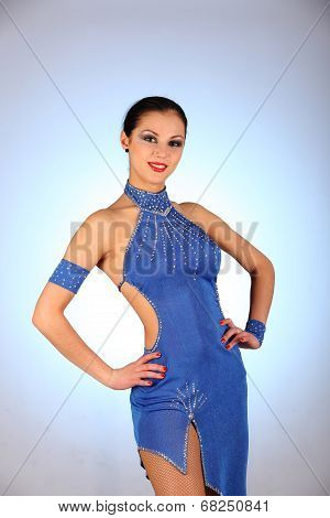 Burlesque dancer with red blue dress for latina dance