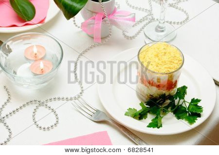 Lagdelte vegetabilske salat