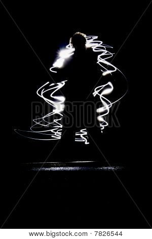 Figura nel caotici luci