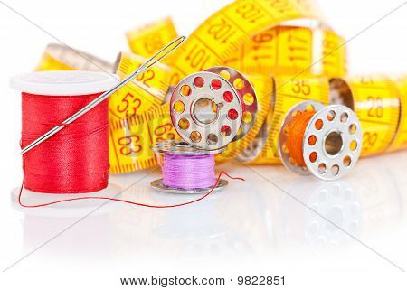 Bobinas coloridas para costura