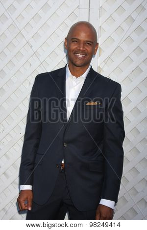LOS ANGELES - AUG 8:  Dondre T Whitfield at the 17th Annual HollyRod Designcare Gala at the The Lot on August 8, 2015 in West Hollywood, CA
