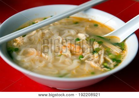 Rice Noodle Soup With Shredded Chicken