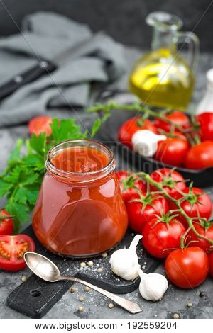 Tomato paste and fresh tomatoes tomatos puree