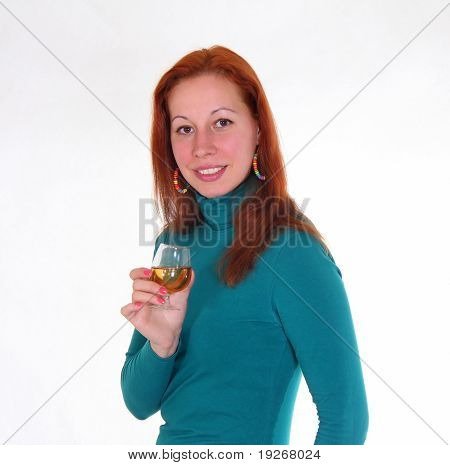 En dame med et glas vin i Motton blå kjole