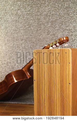 A Cajon and a guitar, the perfect duo