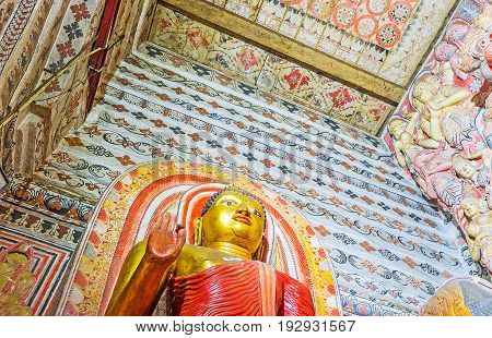 The Floral Patterns In Lankathilaka Vihara
