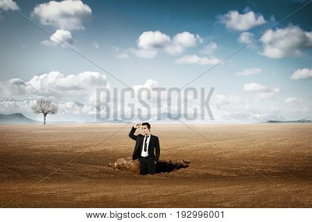 manager collapse into a hole in the middle of a desert