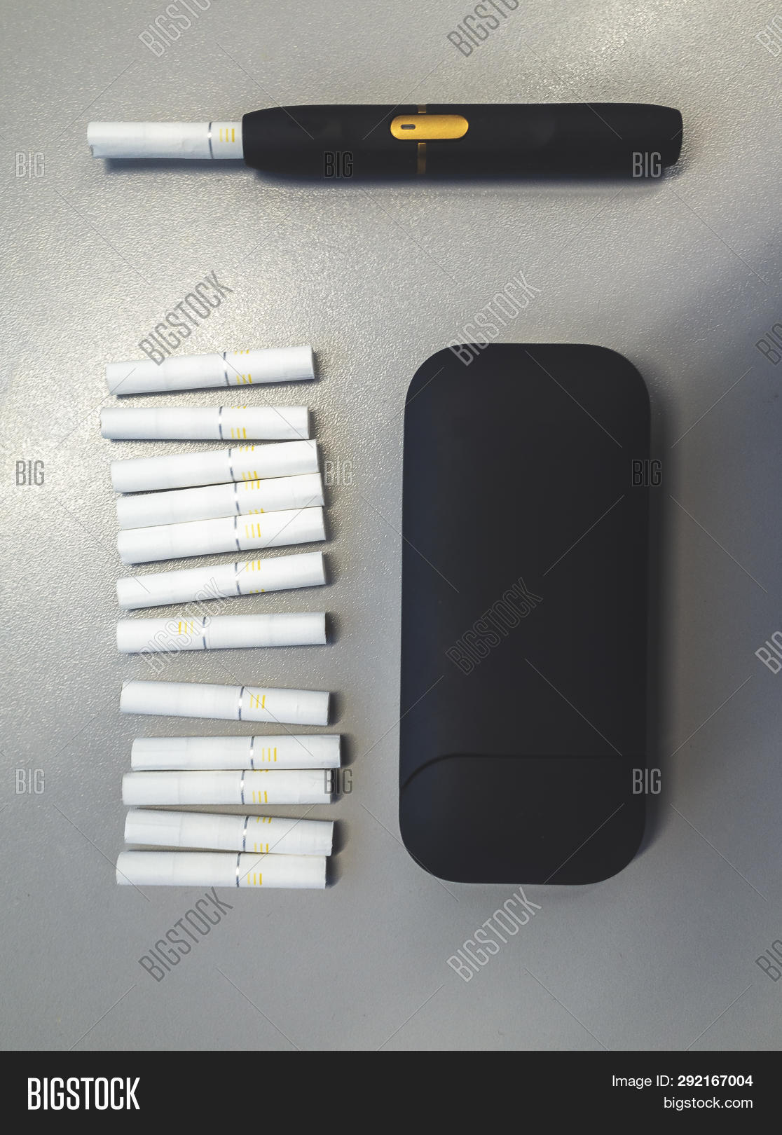 do tobacco stains on teeth go away HOW DOES TOBACCO STAIN TEETH?, Your teeth have pores just like your skin.  The nicotine and tar in tobacco easily absorbs into these pores causing a  yellow or brown discoloration. Although nicotine, by