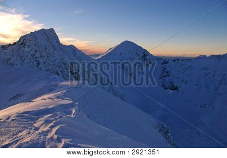 Ensoleillé haute montagne en hiver