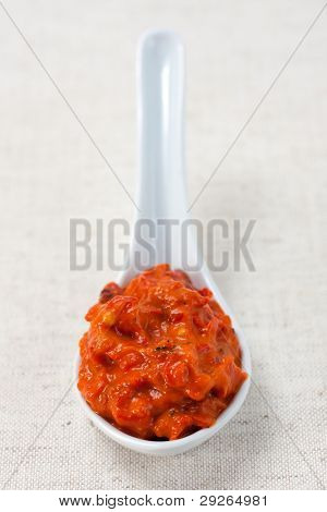 Ajvar, chutné pečené papriky a lilek misky