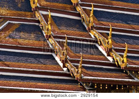 หลังคาของวัดพระแก้ว กรุงเทพ ไทย