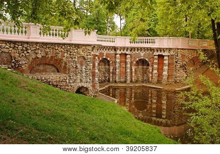 บ่อ มีถ้ำที่สวยงามในฤดูร้อน