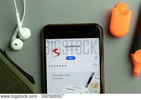 New York, Usa - 26 October 2020: Seznam.cz Mobile App Icon Logo On Phone Screen Close-up, Illustrati