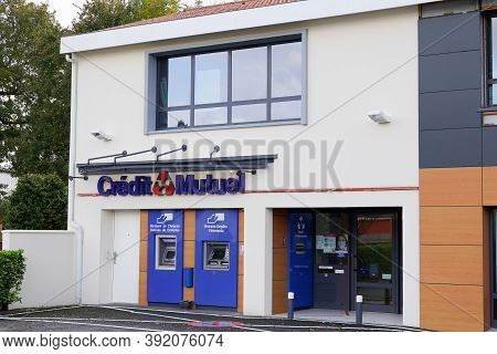 Bordeaux , Aquitaine / France - 10 20 2020 : Credit Mutuel Office Building Agency With Sign And Text