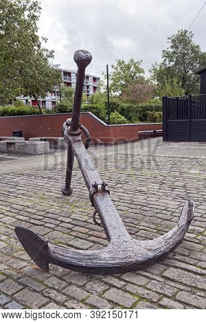 Bristol, Uk - October 4, 2012: An Old Preserved Anchor On The Harbourside
