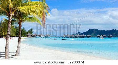 Fantastisk strand og smuk udsigt over Otemanu-bjerget på Bora Bora island