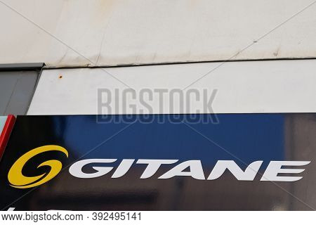 Bordeaux , Aquitaine / France - 10 20 2020 : Gitane Logo And Text Sign Front Of Seller French Manufa