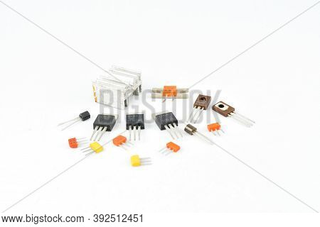 Radio, Vintage Transistors, Low Power, Low Voltage, Heat Sink For Transistors, Repair And Replacemen