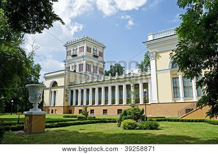 Arkitektonisk vartegn - Rumyantsev Palace i Gomel