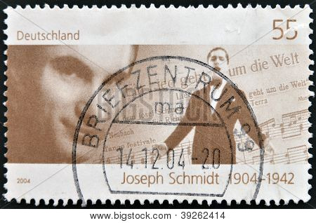 Tyskland - CIRCA 2004: Et frimærke, trykt i Tyskland viser Joseph Schmidt circa 2004