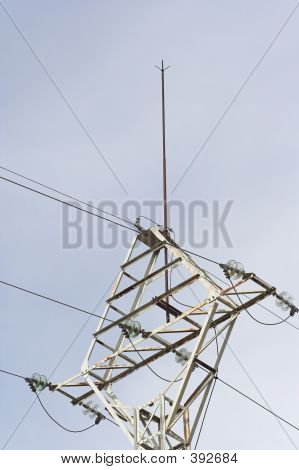 高電圧塔と雷のロッド
