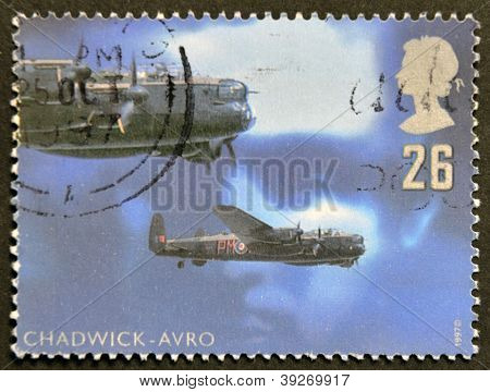 Regno Unito - CIRCA 1997: timbro stampato in Gran Bretagna con il bombardiere di notte RAF Avro