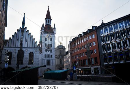 Building Altes Rathaus Or Old Town Hall Spielzeugmuseum In Viktualienmarkt Market Central Square For