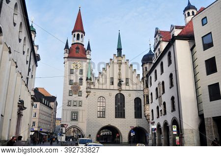 Building Altes Rathaus Or Old Town Hall Spielzeugmuseum In Viktualienmarkt Market Central Square For