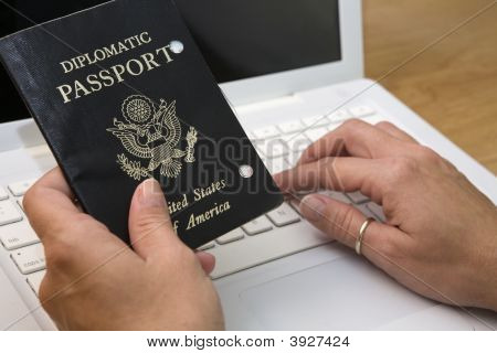 컴퓨터에 여권