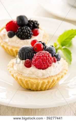 Tartlets med ricotta og frisk frugt