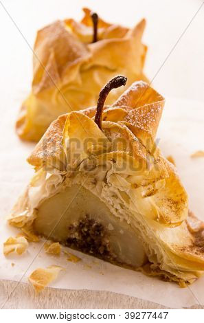 hrušky pečené v těstíčku s ořechy plnění