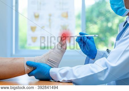 Close-up Hand Wear Medical Gloves Doctor Examines The Leg Of The Woman's Nerve Pain In The Foot, Pla