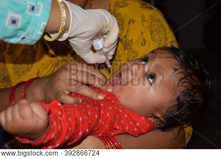 Delhi - India
2nd Nov 2020
Indian Health Worker Administrates Polio-vaccine Drops To A Newborn Durin