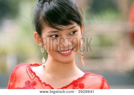 Attraente ragazza asiatica