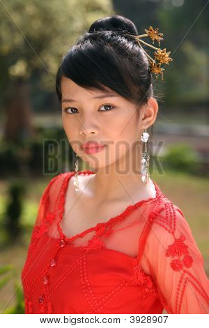 Bella ragazza asiatica