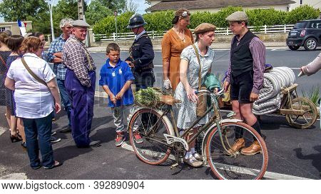 Sainte Mere L'eglise, France - June 6, 2019. Parade Of People Dressed Up In 1940's Clothing Posing I
