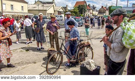 Sainte Mere L'eglise, France - June 6, 2019. Parade Of People Dressed Up In 1940's Clothing Posing I