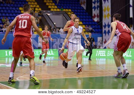 Kyjev, Ukrajina - 8. srpna: Andrea La Torre Itálie v akci během U16 Eurobasket 2013 první r