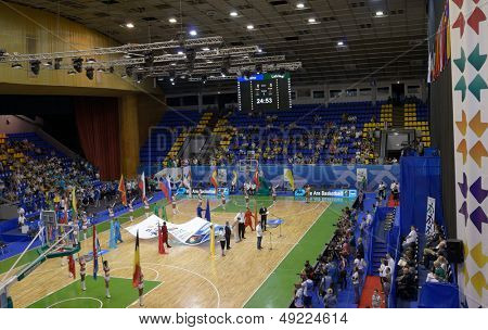 Kyjev, Ukrajina - 8. srpna: Slavnostní otevření U16 Eurobasket 2013 v paláci sportu v Kyjevě, U