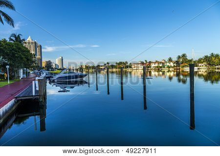 Luxury Houses At The Canal On  Pinetree Drive In Miami