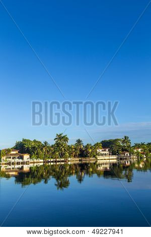 Luxury Houses At The Canal On  Pinetree Drive In Miami