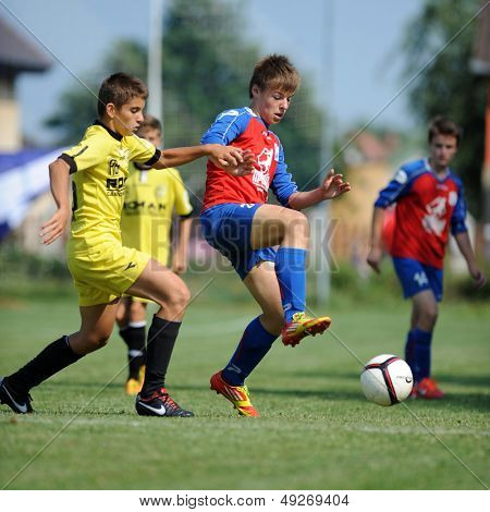 KAPOSVAR, Macaristan - 20 Temmuz: Tanımlanamayan oyuncular eylem IX. Gençlik futbol Festivali maç